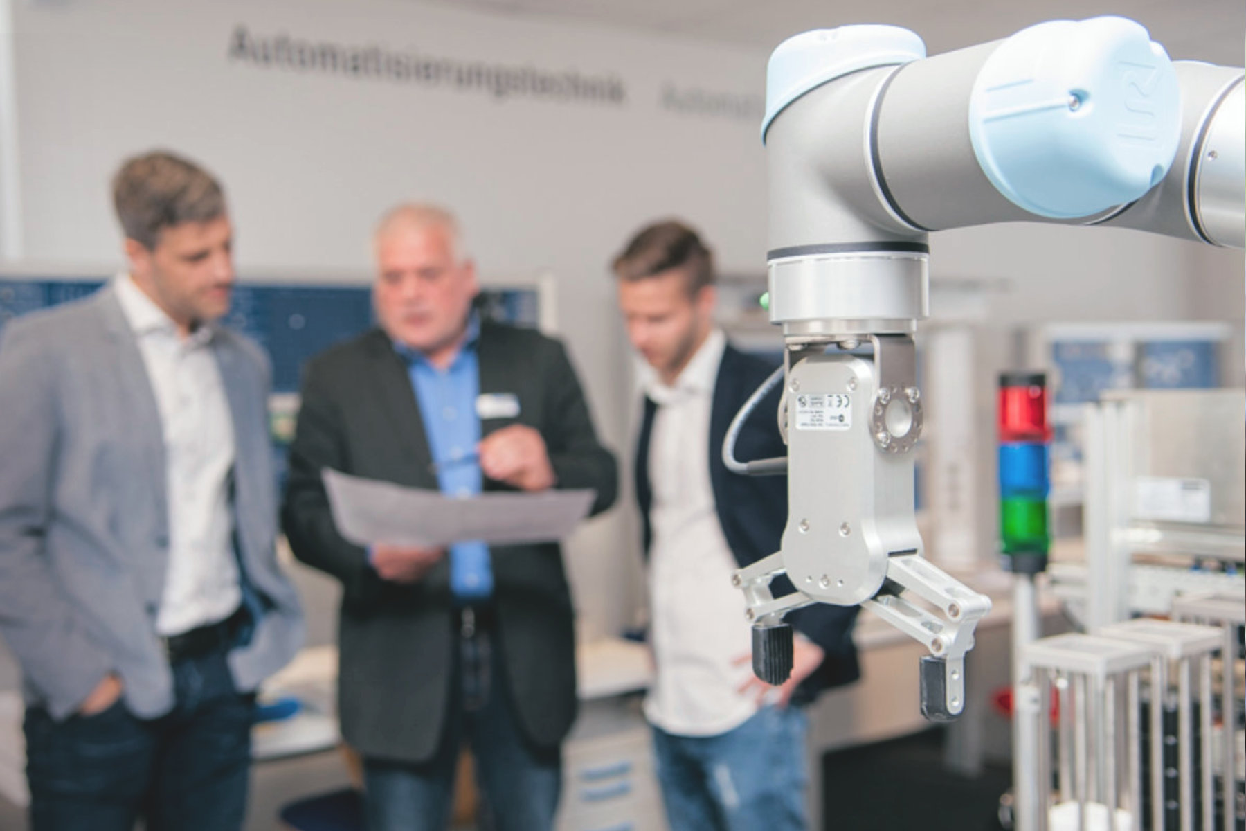 Lernumgebung für Labore, Lehrwerkstätten, Fachräume und MakerSpace Lernumgebung für Labore, Lehrwerkstätten, Fachräume und MakerSpace