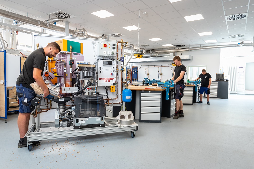 Training Stand Pellet Heating